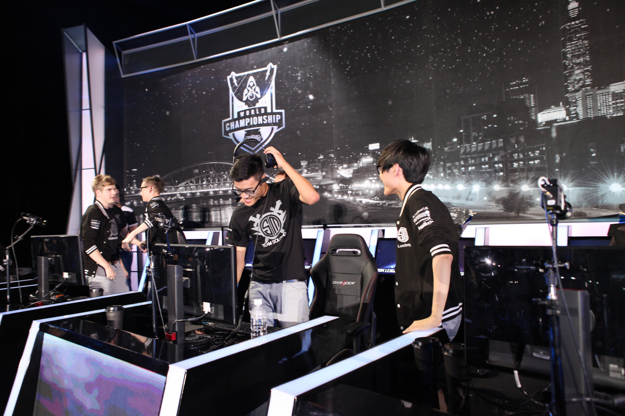 KPL秋季赛重庆狼队樱花信新阵容大战长沙TES.A，强势开战